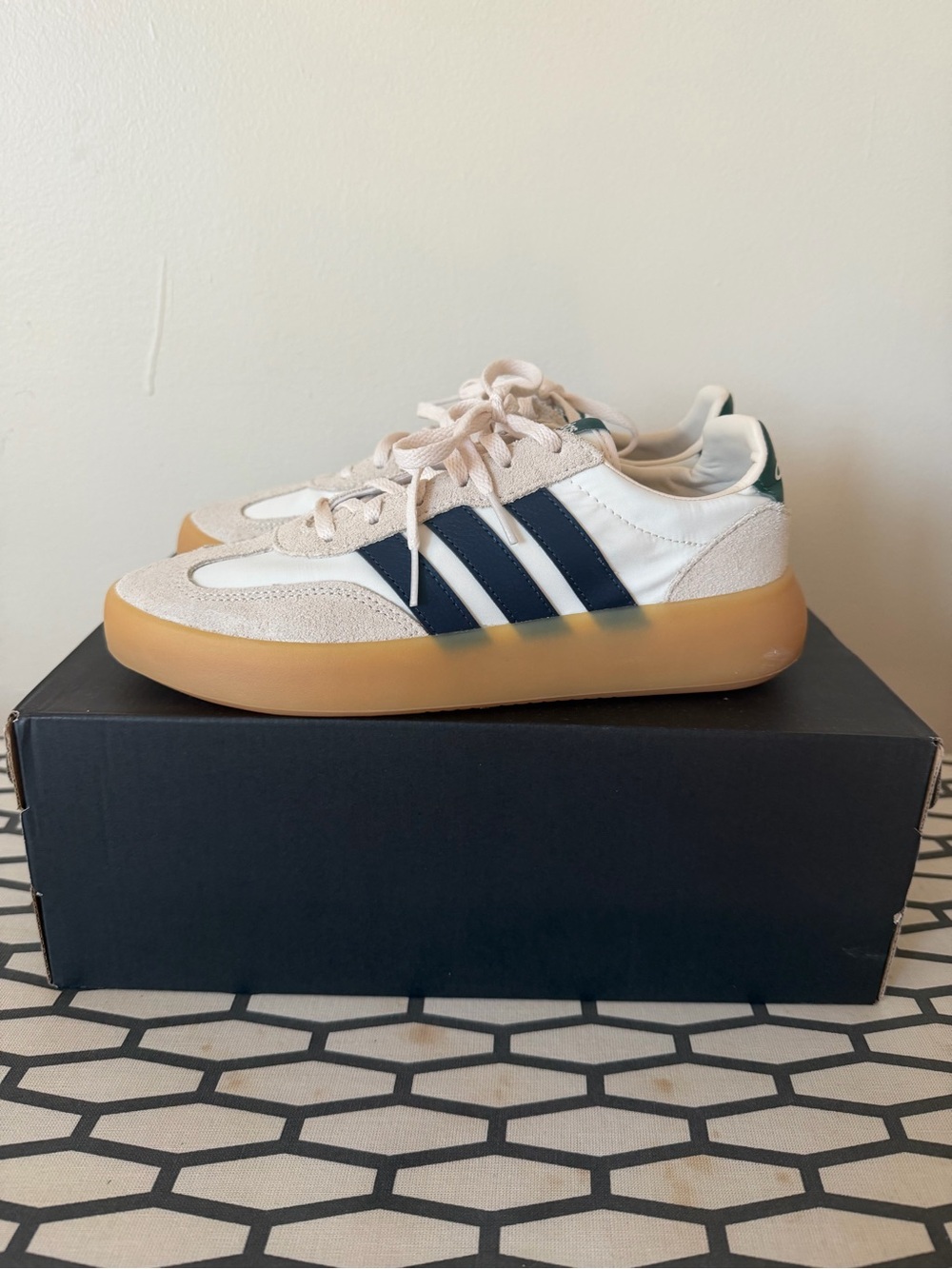 adidas Barreda Decode J unisex Low-Top Suede Leather Sneakers, US 5.5 new - Picture 4 of 5